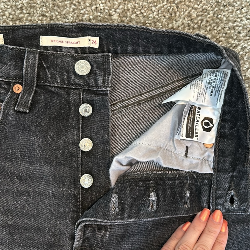 Levi’s Ribcage Straight Jeans - Picture 2 of 6